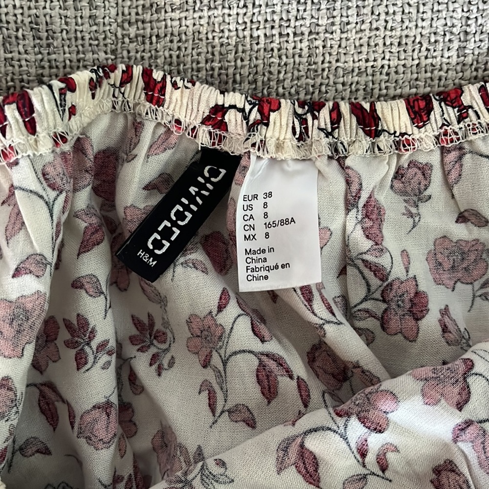 Floral Ruffle Off Shoulder Crop Top - Picture 2 of 4